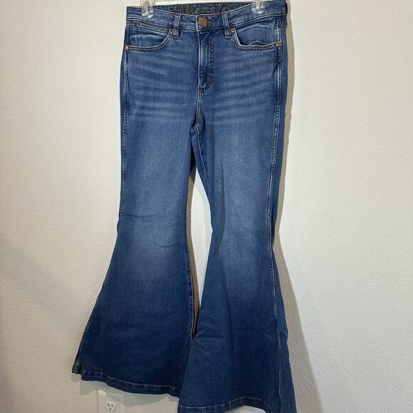 Wrangler Hi Rise Flare Leg Jeans Bell Bottom Indie Hippie Cowgirl Western Boho - Picture 11 of 11